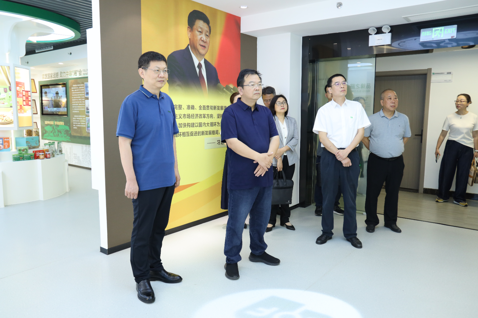 湖南省國資委黨委委員、副主任馮傳良一行調(diào)研湖南農(nóng)業(yè)集團(tuán)